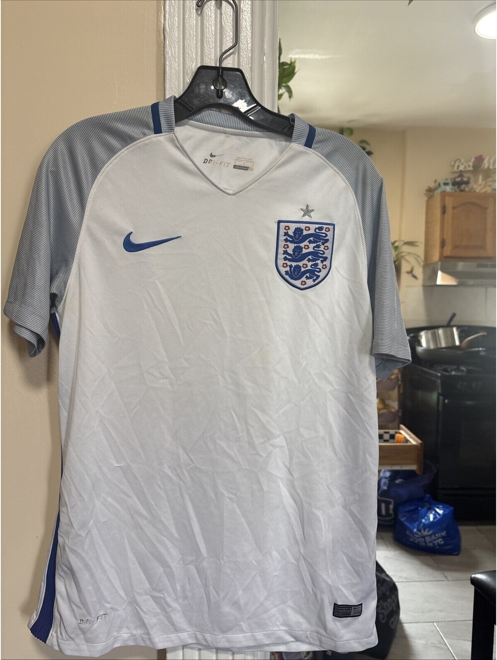Nike England Soccer Jersey Size Medium 20 16 White and Blue Short Sleeve